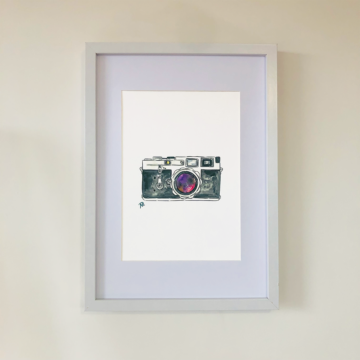 Vintage Camera watercolour print.  Available in 2 sizes which are A4 and A3. A4 pictured here.  Frame not included.